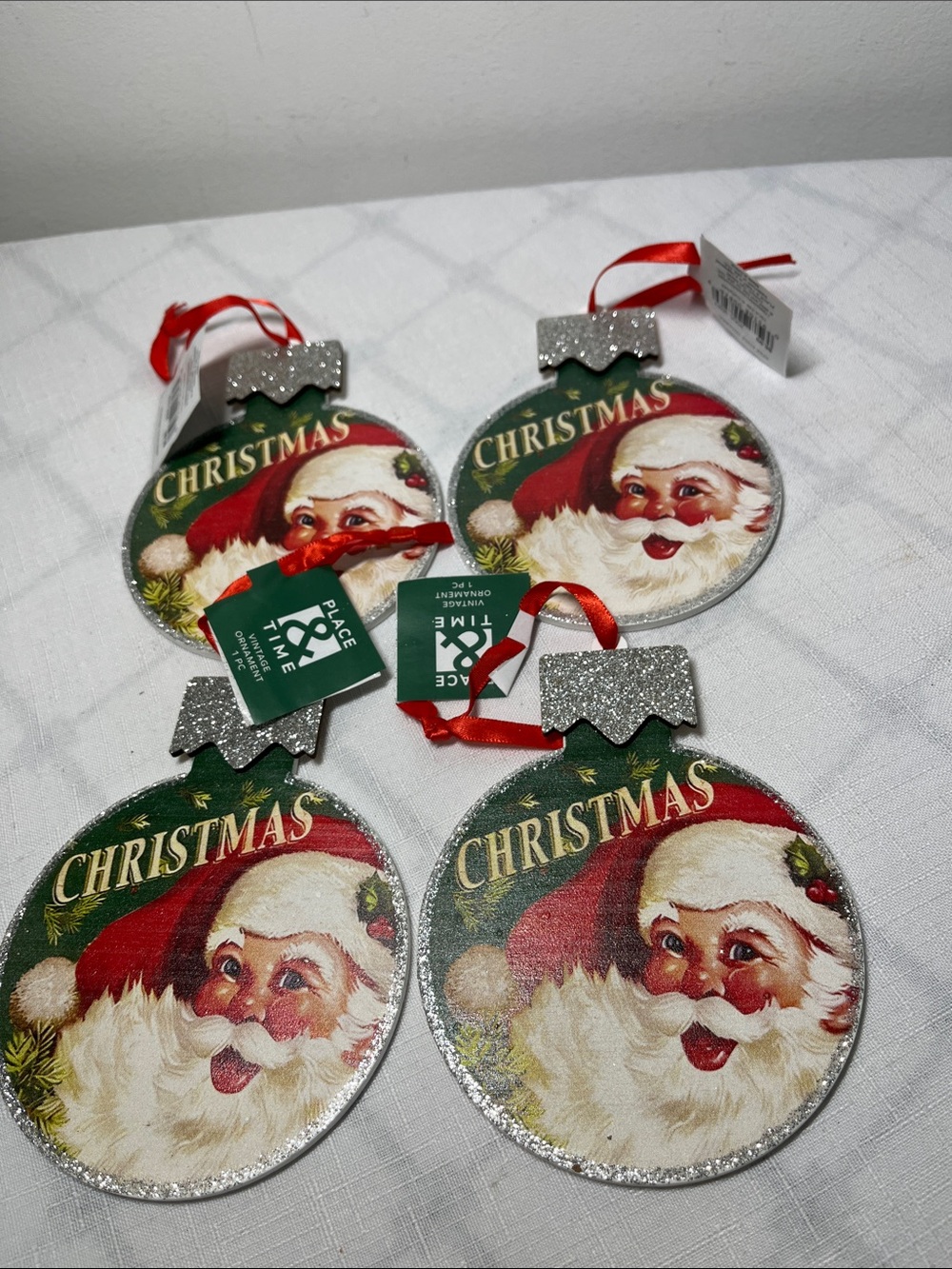 Retro PLACE & TIME Christmas tree ornaments
New
SET OF FOUR